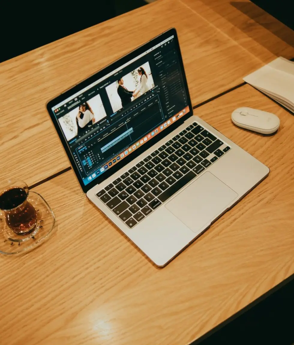 Rapports de rushes et notes de prise : ce qui circule vraiment entre plateau